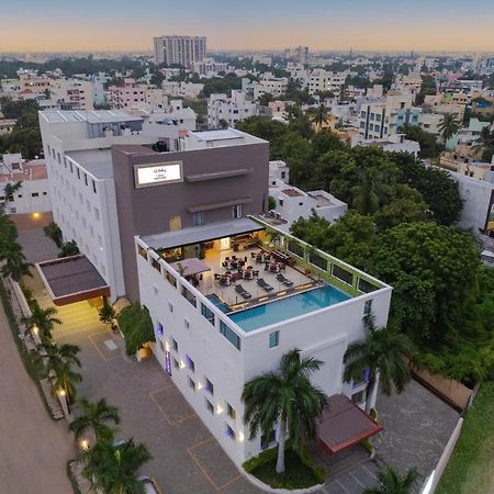 วี แกรนด์ โฮเต็ล Hotel มทุราย ภายนอก รูปภาพ